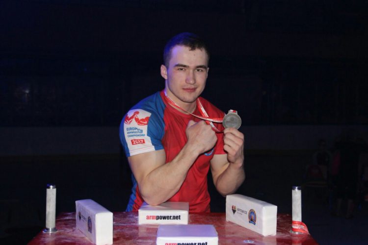 Студент ИЭУ Бальчугов Максим – серебряный призер Первенства Европы по армрестлингу!