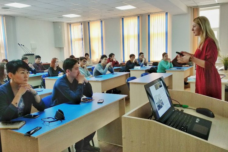 Тренинг по работе с абитуриентами для преподавателей и студентов ИЭУ